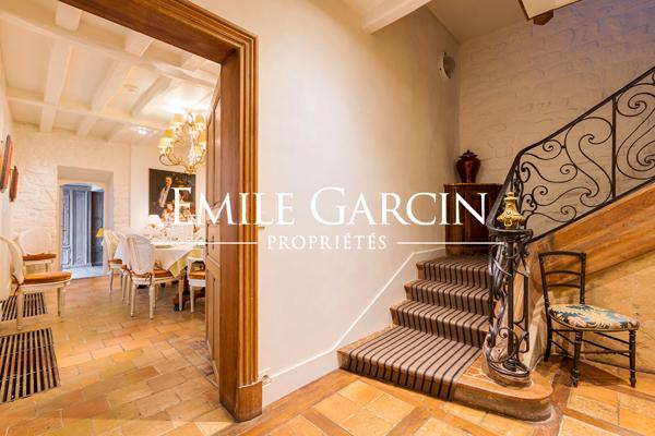 Location meublée- Maison individuelle - Jardin-  Paris 4e - 500m²- Place des Vosges
