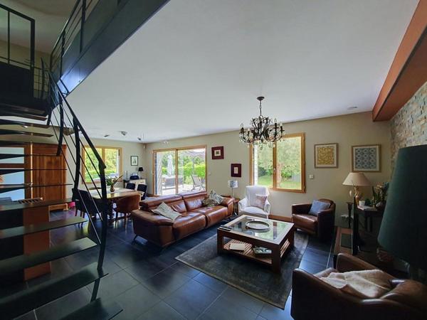 HENNEBONT : Maison d'architecte de 149 m² avec studio indépendant de 26m²