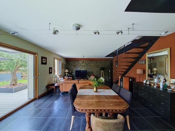 HENNEBONT : Maison d'architecte de 149 m² avec studio indépendant de 26m²