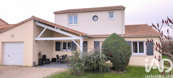 Maison à vendre 7 pièces 168 m² Roches-Prémarie-Andillé