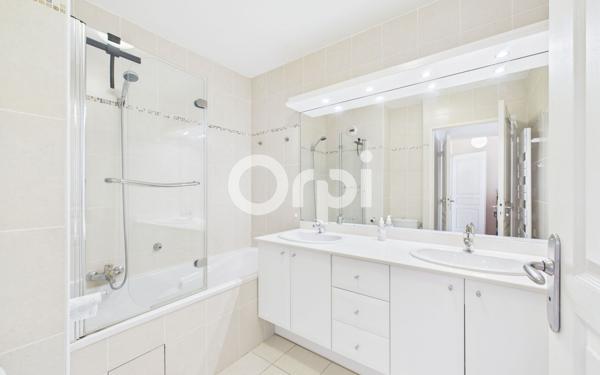 Appartement à vendre    3 pièces • 76,39 m2 Mandelieu-la-Napoule