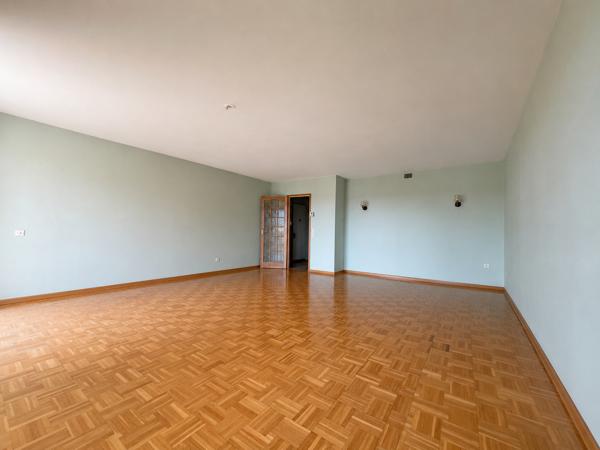 Appartement
         5 pièces
        - 120 m² 284 000 € *
