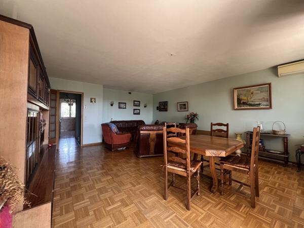 Appartement
         5 pièces
        - 120 m² 284 000 € *