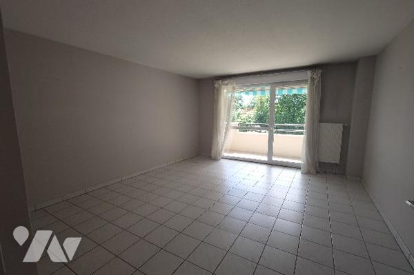 Appartement de 85,2 m² à Annecy-le-Vieux, composé de quatre pièces dont trois chambres.