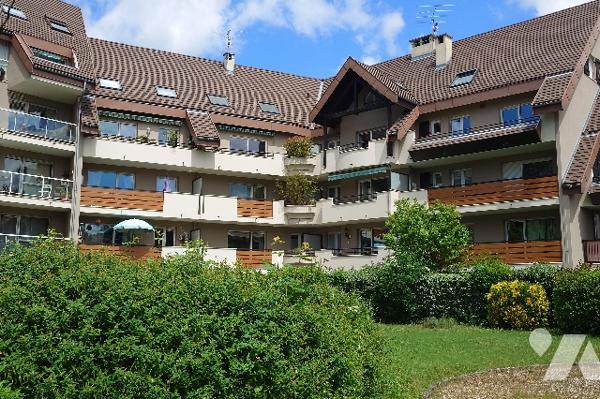 Appartement de 85,2 m² à Annecy-le-Vieux, composé de quatre pièces dont trois chambres.