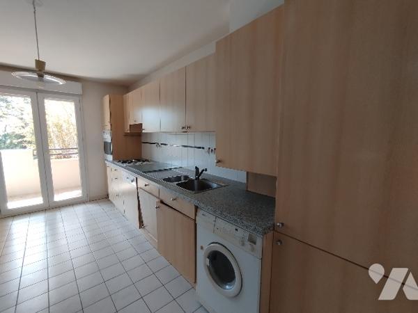 Appartement de 85,2 m² à Annecy-le-Vieux, composé de quatre pièces dont trois chambres.