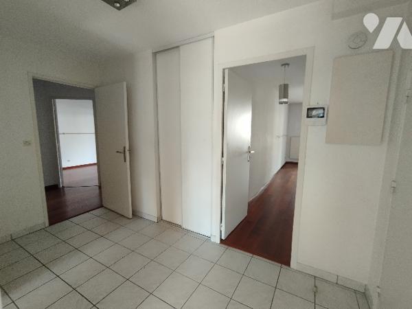 Appartement de 85,2 m² à Annecy-le-Vieux, composé de quatre pièces dont trois chambres.