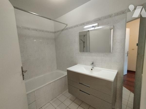 Appartement de 85,2 m² à Annecy-le-Vieux, composé de quatre pièces dont trois chambres.