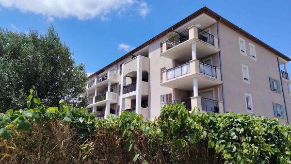 Vente                                                      Appartement
                        
                     2 pièces                      42 m2                     à La Crau
