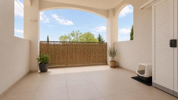 Vente                                                      Appartement
                        
                     2 pièces                      42 m2                     à La Crau