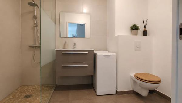 Vente                                                      Appartement
                        
                     2 pièces                      42 m2                     à La Crau