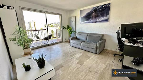 Vente                                                      Appartement
                        
                     2 pièces                      47 m2                     à Nice