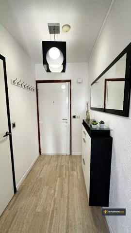 Vente                                                      Appartement
                        
                     2 pièces                      47 m2                     à Nice