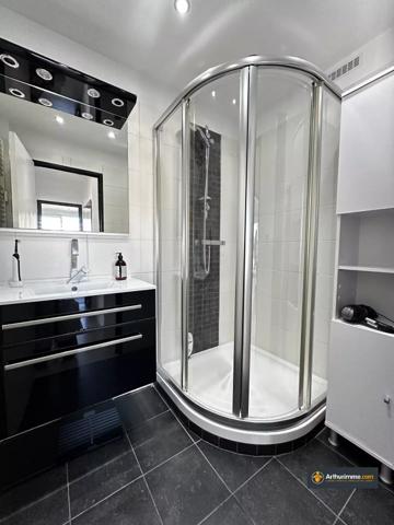 Vente                                                      Appartement
                        
                     2 pièces                      47 m2                     à Nice
