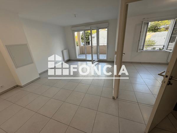 Location Appartement 2 pièces 40.78 m² - 2-4 ALLEE FIGLINESI Pelissanne 13330