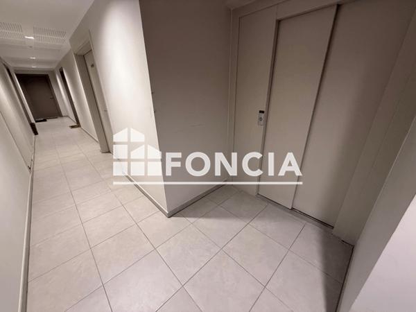 Location Appartement 2 pièces 40.78 m² - 2-4 ALLEE FIGLINESI Pelissanne 13330