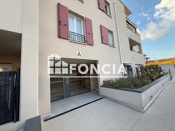 Location Appartement 2 pièces 40.78 m² - 2-4 ALLEE FIGLINESI Pelissanne 13330