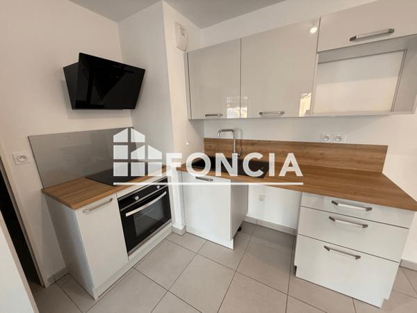 Location Appartement 2 pièces 40.78 m² - 2-4 ALLEE FIGLINESI Pelissanne 13330