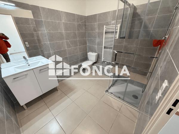 Location Appartement 2 pièces 40.78 m² - 2-4 ALLEE FIGLINESI Pelissanne 13330