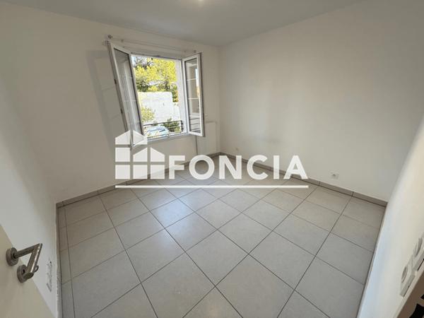 Location Appartement 2 pièces 40.78 m² - 2-4 ALLEE FIGLINESI Pelissanne 13330