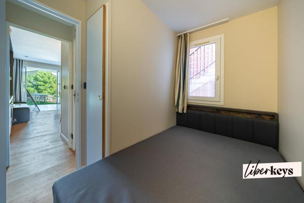 Studio meublé et rénové avec coin nuit séparé et terrasse au sein de Cap Esterel