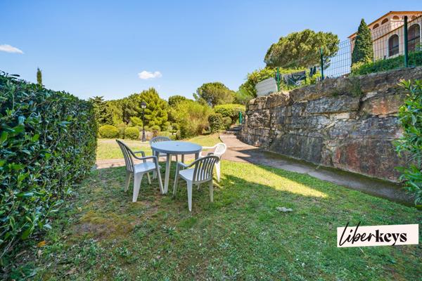 Studio meublé et rénové avec coin nuit séparé et terrasse au sein de Cap Esterel
