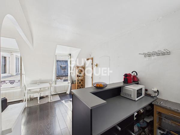 Superbe 2 pièces - Dernier étage - M° Quatre Septembre