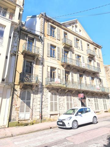 Hôtel de charme sur 5 niveaux avec ascenseur à réhabiliter, à 2 pas du centre balnéo-romain