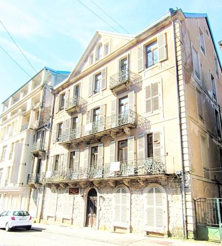 Hôtel de charme sur 5 niveaux avec ascenseur à réhabiliter, à 2 pas du centre balnéo-romain