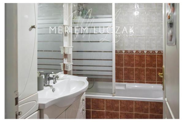 Charmante maison au calme avec terasse,2 parkings,136m2 sur un terrain 240m2 à 10 min du metro ligne 12