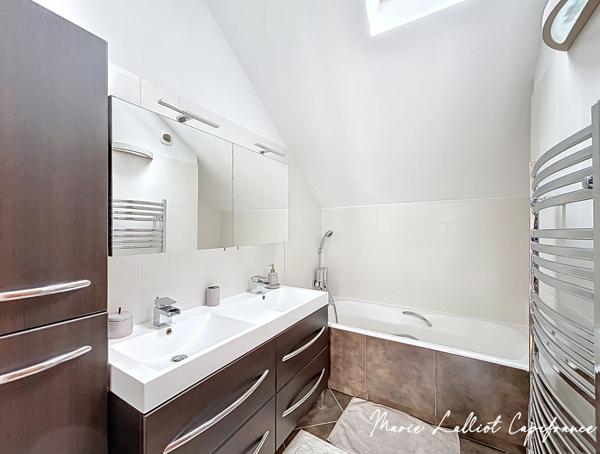 Maison à vendre 8 pièces ESCRENNES (45), 250m², 2 Granges, 4 chambres et +