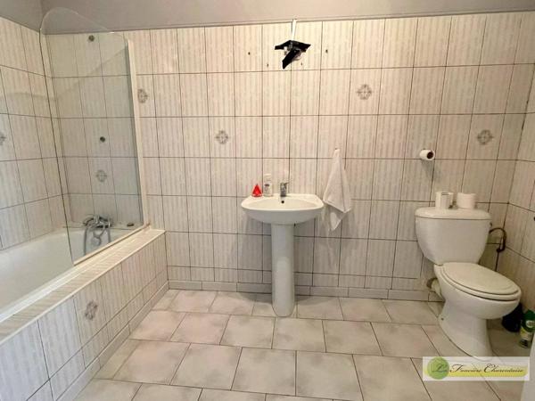 Vente immobilière : Maison de ville à Aigre  4 pièces 103 m² 109 000 €- FONCIERE CHARENTAISE AIGRE.