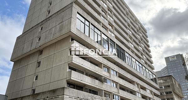 Location Appartement 3 pièces 75 m² - Courbevoie 92400