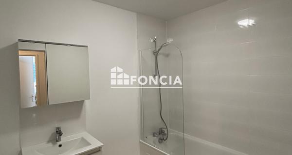 Location Appartement 3 pièces 75 m² - Courbevoie 92400