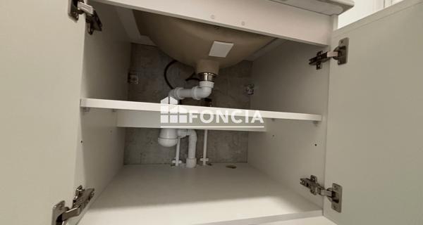 Location Appartement 3 pièces 75 m² - Courbevoie 92400