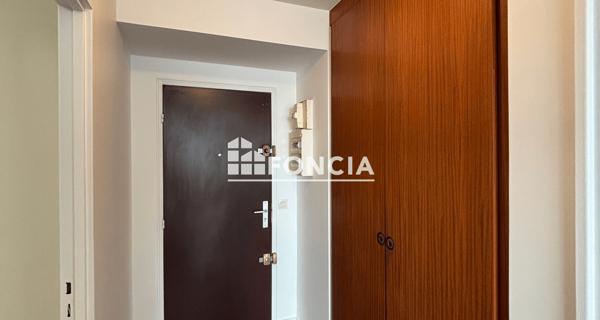 Location Appartement 3 pièces 75 m² - Courbevoie 92400