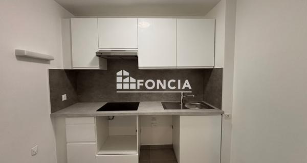 Location Appartement 3 pièces 75 m² - Courbevoie 92400