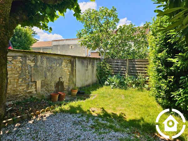 Maison de ville avec petit jardin - 1 chambre et un bureau