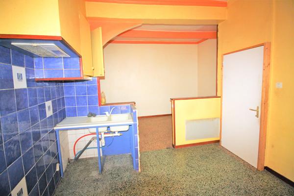 ESTAGEL : Centre ville - Maison 3 pièces 62.95 m² en R+2 - A RENOVER