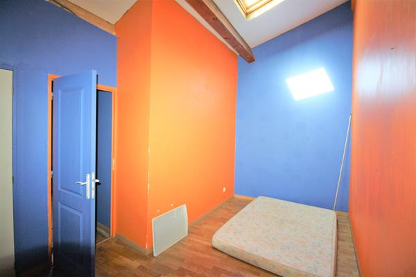 ESTAGEL : Centre ville - Maison 3 pièces 62.95 m² en R+2 - A RENOVER