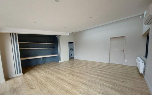 Appartement à vendre    5 pièces • 200,49 m2 Ruaudin