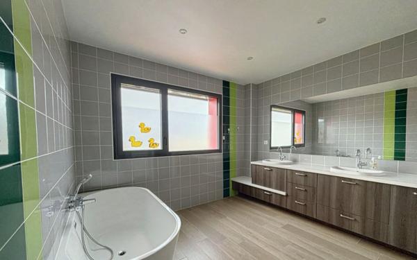 Appartement à vendre    5 pièces • 200,49 m2 Ruaudin