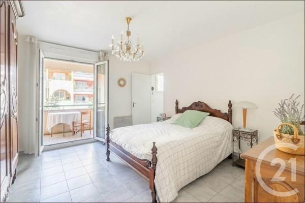 Appartement F4 à vendre  4 pièces - 120 m2 MARSEILLE - 13005