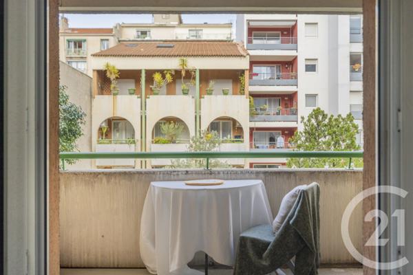 Appartement F4 à vendre  4 pièces - 120 m2 MARSEILLE - 13005