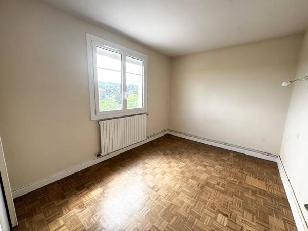 Appartement 4 pièces avec garage et place