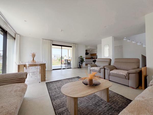 Maison contemporaine 6 pièces à vendre à Sainte Gemmes sur Loire avec une chambre au rez de chaussée
