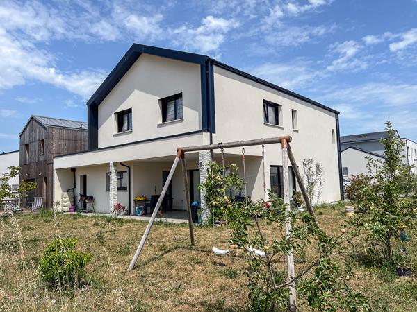 Maison contemporaine 6 pièces à vendre à Sainte Gemmes sur Loire avec une chambre au rez de chaussée