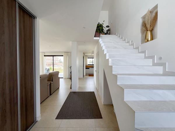 Maison contemporaine 6 pièces à vendre à Sainte Gemmes sur Loire avec une chambre au rez de chaussée