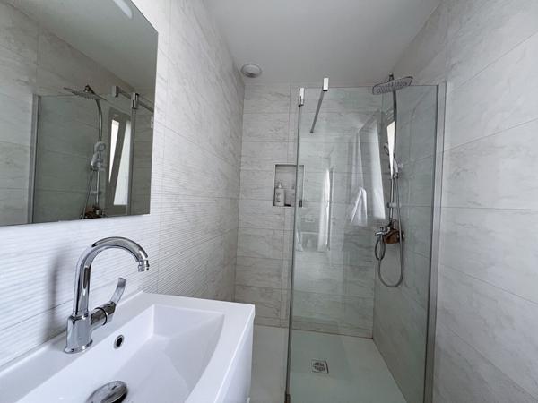 Maison contemporaine 6 pièces à vendre à Sainte Gemmes sur Loire avec une chambre au rez de chaussée