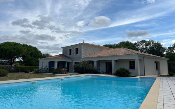 Maison à vendre    7 pièces •  Médis